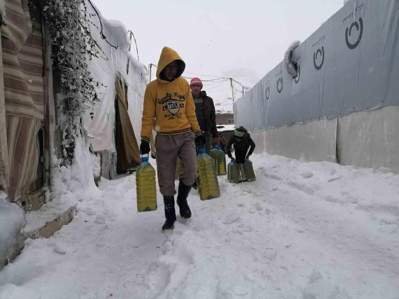 إغاثة اللاجئين السوريين في عرسال